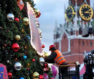 Монтаж больших ёлок в Астане